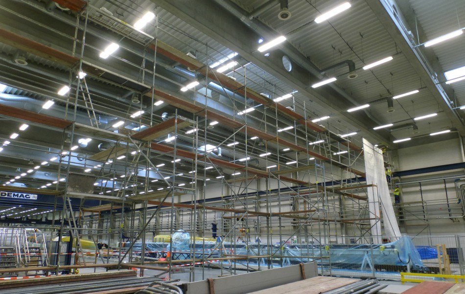 Industriehalle mit Innengerüst